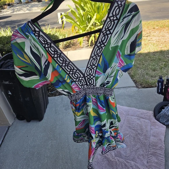 Flying Tomato Green and White Dress XS High Low. Deep Neck Plunge - Picture 3 of 7